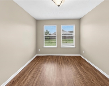 8002 Ginger Park Drive - Photo Thumbnail 4