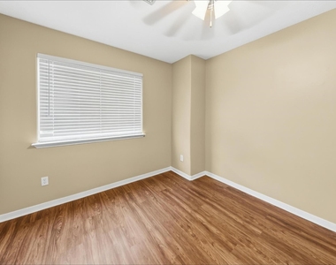 8002 Ginger Park Drive - Photo Thumbnail 16