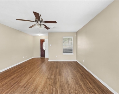 8002 Ginger Park Drive - Photo Thumbnail 6