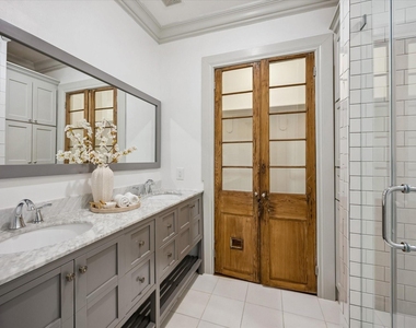 801 Walton Street - Photo Thumbnail 27