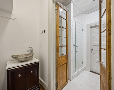 801 Walton Street - Photo Thumbnail 30