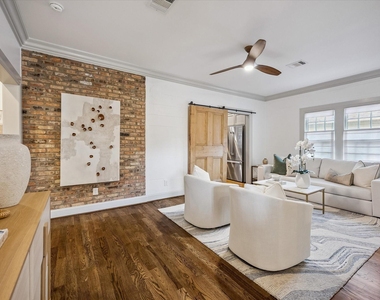 801 Walton Street - Photo Thumbnail 8