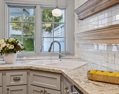 801 Walton Street - Photo Thumbnail 19