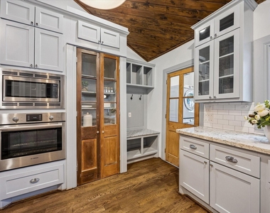 801 Walton Street - Photo Thumbnail 18