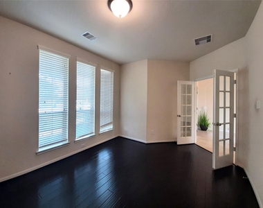 6002 Mangrove Falls Court - Photo Thumbnail 2