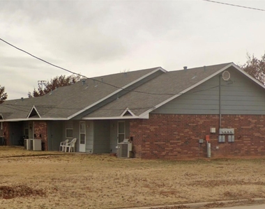 1205 Ne Mustang Drive - Photo Thumbnail 2