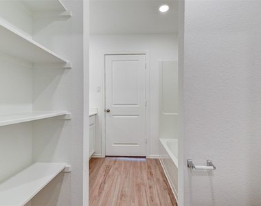 7418 Clover Chase Dr - Photo Thumbnail 16