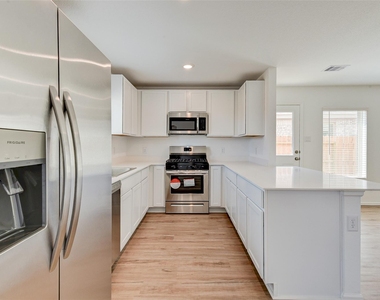7418 Clover Chase Dr - Photo Thumbnail 6