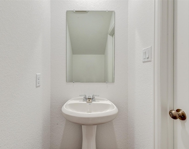 7418 Clover Chase Dr - Photo Thumbnail 11