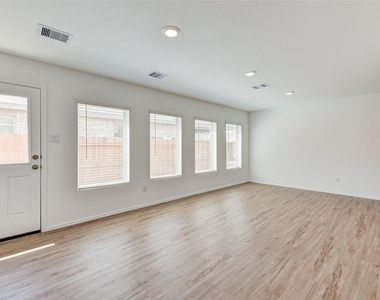 7418 Clover Chase Dr - Photo Thumbnail 3
