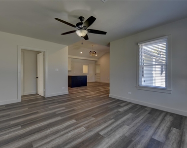 1311 Higgins Street - Photo Thumbnail 17