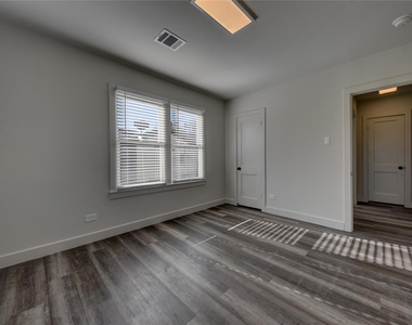 1311 Higgins Street - Photo Thumbnail 2