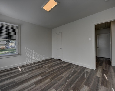 1311 Higgins Street - Photo Thumbnail 5