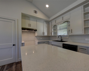 1311 Higgins Street - Photo Thumbnail 11