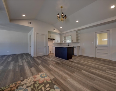 1311 Higgins Street - Photo Thumbnail 12