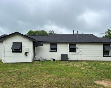 1311 Higgins Street - Photo Thumbnail 1