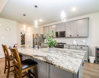 21024 Bracer Street - Photo Thumbnail 12