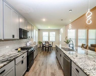 21024 Bracer Street - Photo Thumbnail 10