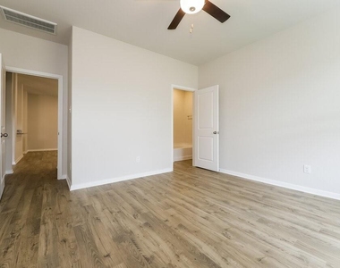 16435 Honeysuckle Hill Drive - Photo Thumbnail 7