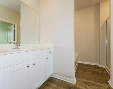 16435 Honeysuckle Hill Drive - Photo Thumbnail 9