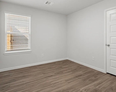 2329 Mooneye Court - Photo Thumbnail 9