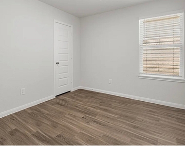 2329 Mooneye Court - Photo Thumbnail 8