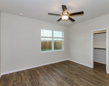 7646 Tipton Meadow Way - Photo Thumbnail 6