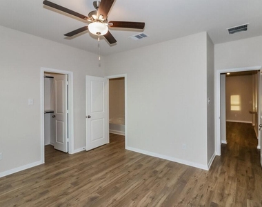 7646 Tipton Meadow Way - Photo Thumbnail 7