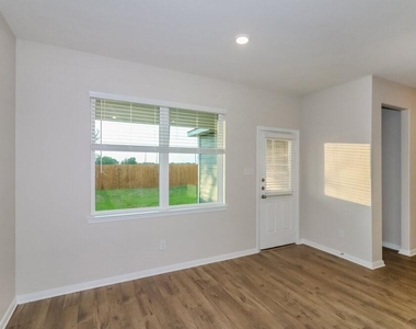 7646 Tipton Meadow Way - Photo Thumbnail 3