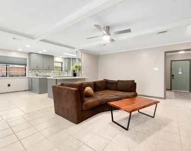 1858 Eagle Falls Drive - Photo Thumbnail 8