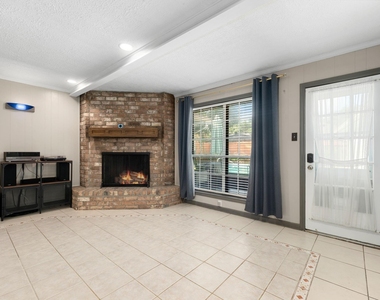 1858 Eagle Falls Drive - Photo Thumbnail 10