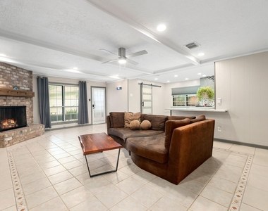 1858 Eagle Falls Drive - Photo Thumbnail 6
