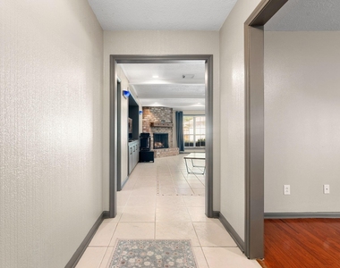1858 Eagle Falls Drive - Photo Thumbnail 5