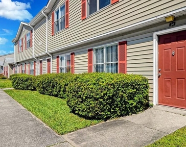 3001 Fountainhead Cir - Photo Thumbnail 2