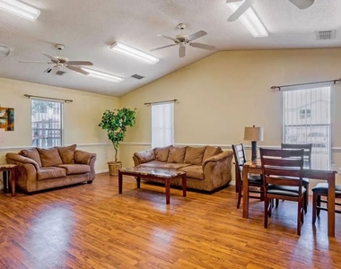 3001 Fountainhead Cir - Photo Thumbnail 6
