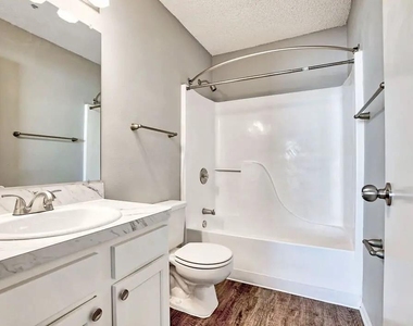 3001 Fountainhead Cir - Photo Thumbnail 9