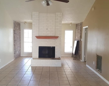 10423 Tenneco Drive - Photo Thumbnail 1
