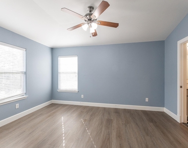 25951 Ravenside Drive - Photo Thumbnail 32