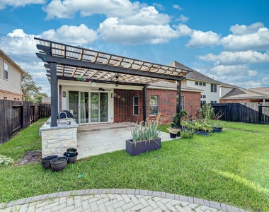 25951 Ravenside Drive - Photo Thumbnail 40
