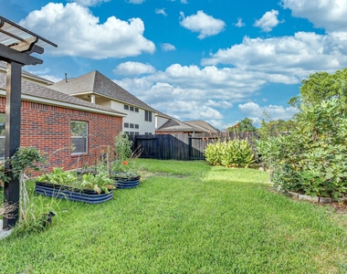 25951 Ravenside Drive - Photo Thumbnail 41