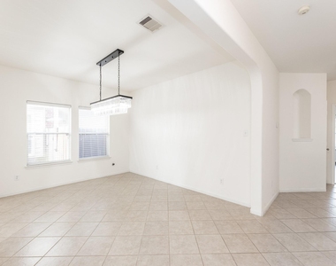 25951 Ravenside Drive - Photo Thumbnail 8