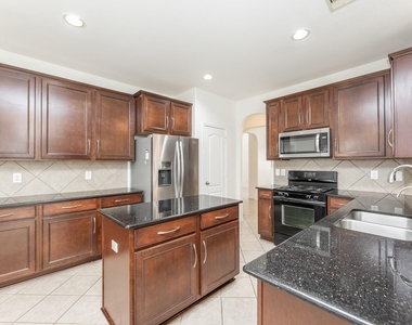 25951 Ravenside Drive - Photo Thumbnail 15