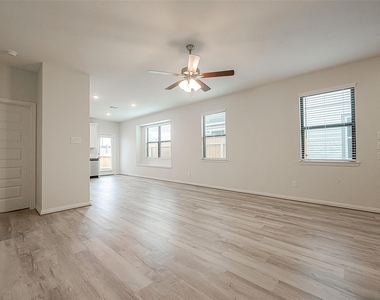 27838 Western Creek Court - Photo Thumbnail 8
