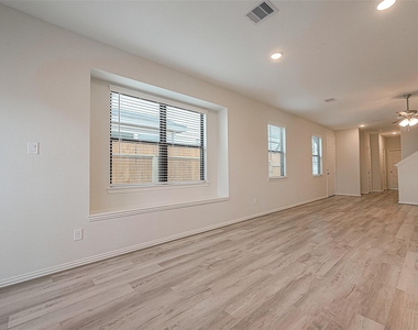 27838 Western Creek Court - Photo Thumbnail 15