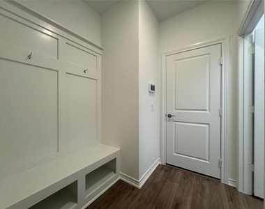 1208 Jasmine View Ln - Photo Thumbnail 10