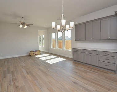 29311 Mesquite Oaks Drive - Photo Thumbnail 6