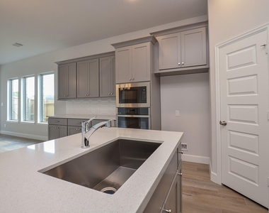 29311 Mesquite Oaks Drive - Photo Thumbnail 8