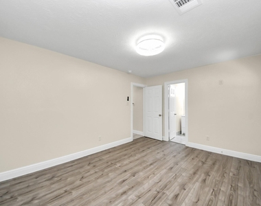 7066 Villa Street - Photo Thumbnail 5