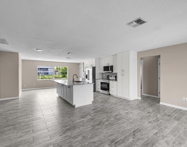 4284 Columbus Drive - Photo Thumbnail 4