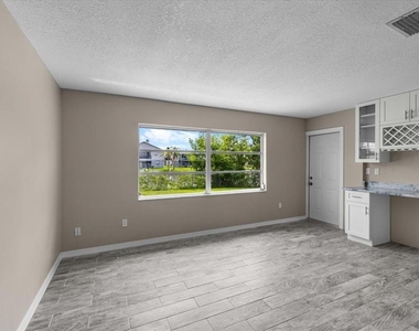 4284 Columbus Drive - Photo Thumbnail 8